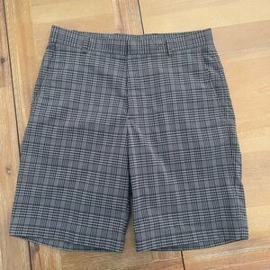 Walter Hagen Golf Expedition Shorts Outdoor Mens Size 32 grey and black Plaid